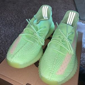 Yeezy 350 Boost V2 Glow Size 8.5